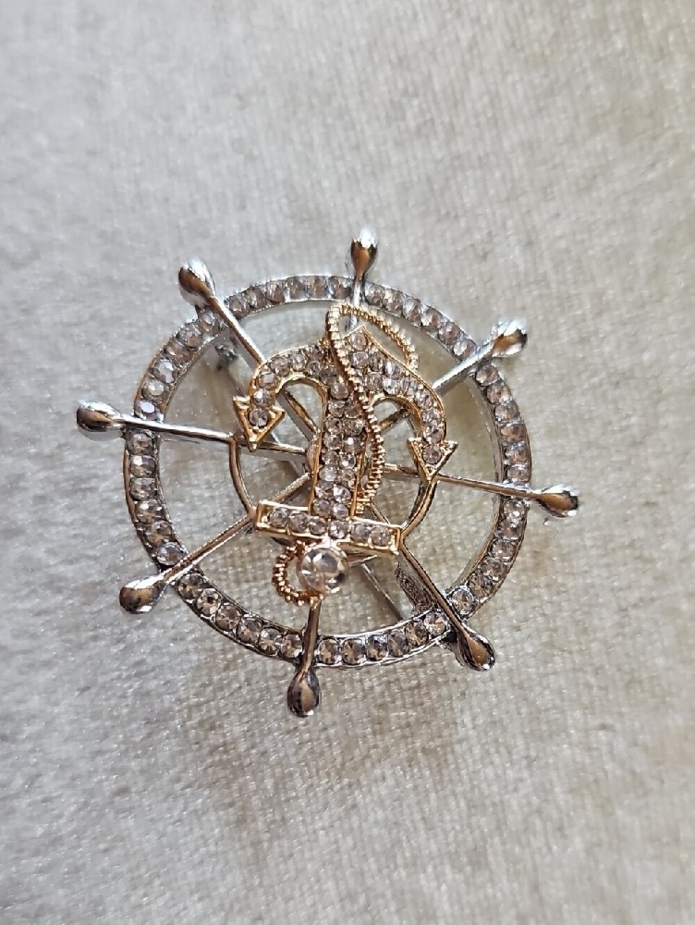 Rhinestone Anchor Wheel Brooch - Gold and Silver - Picture 5 of 6